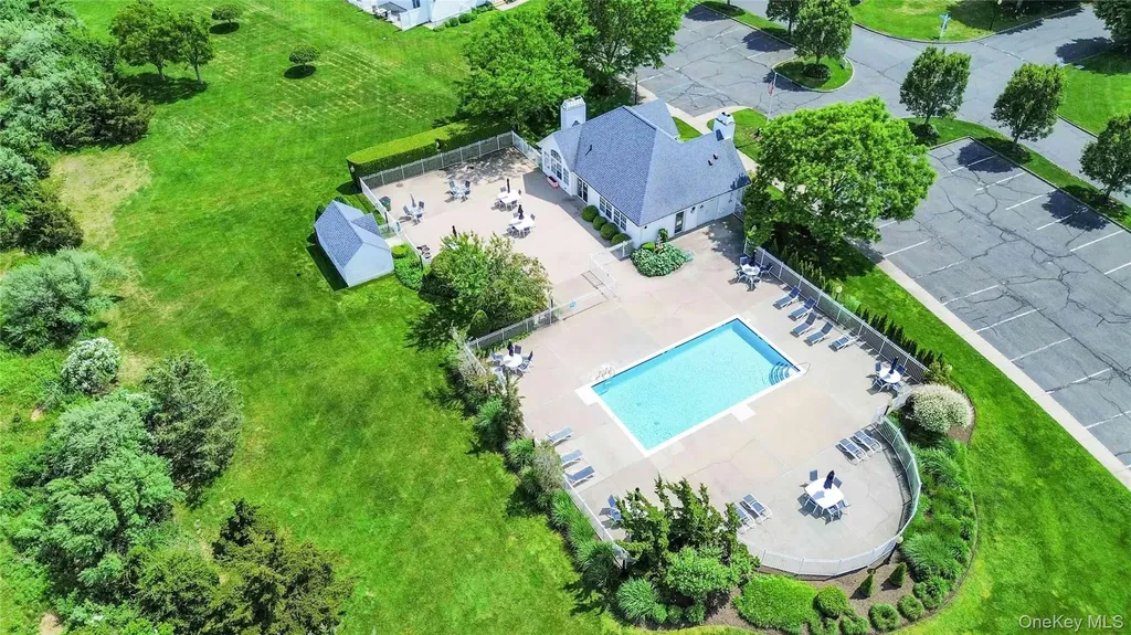 7 Summerfield Lane S Aquebogue NY 11901