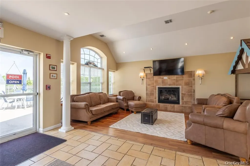 7 Summerfield Lane S Aquebogue NY 11901