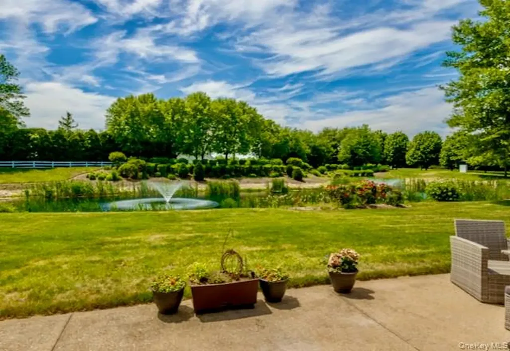 7 Summerfield Lane S Aquebogue NY 11901