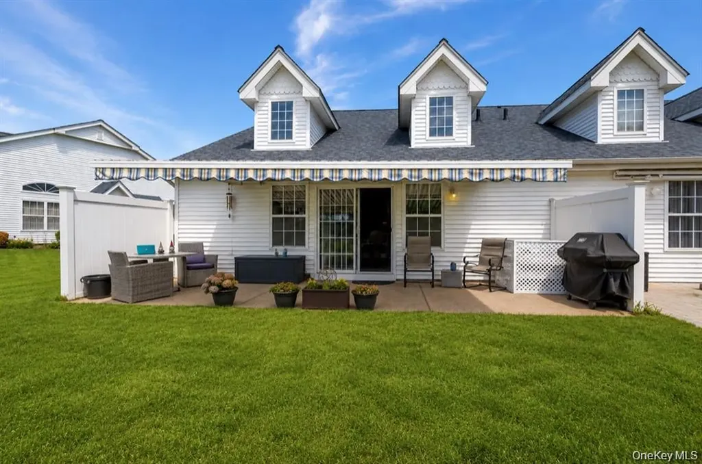 7 Summerfield Lane S Aquebogue NY 11901