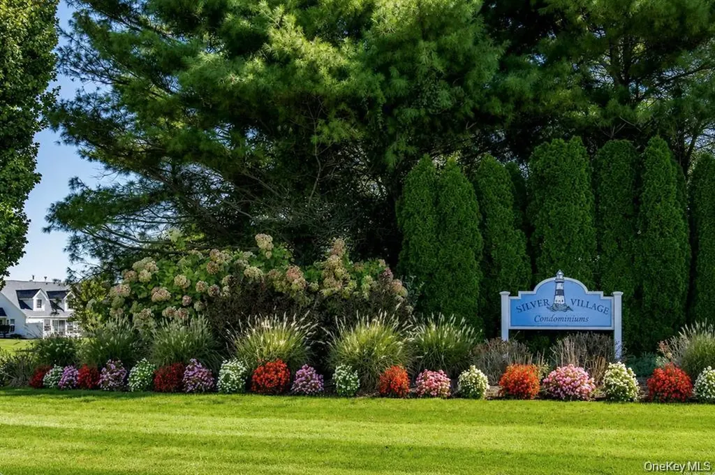 7 Summerfield Lane S Aquebogue NY 11901