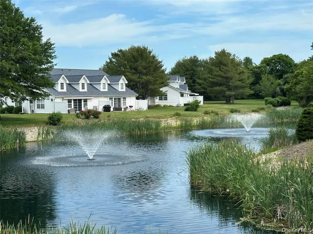 7 Summerfield Lane S Aquebogue NY 11901