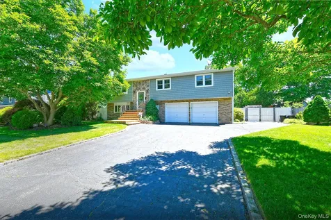 183 6th Avenue Holtsville NY 11742