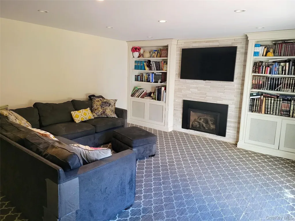 650 Prescott Place North Woodmere NY 11581
