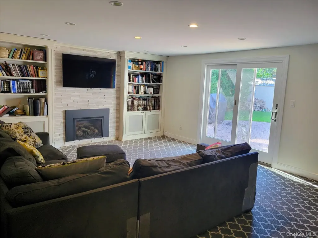 650 Prescott Place North Woodmere NY 11581