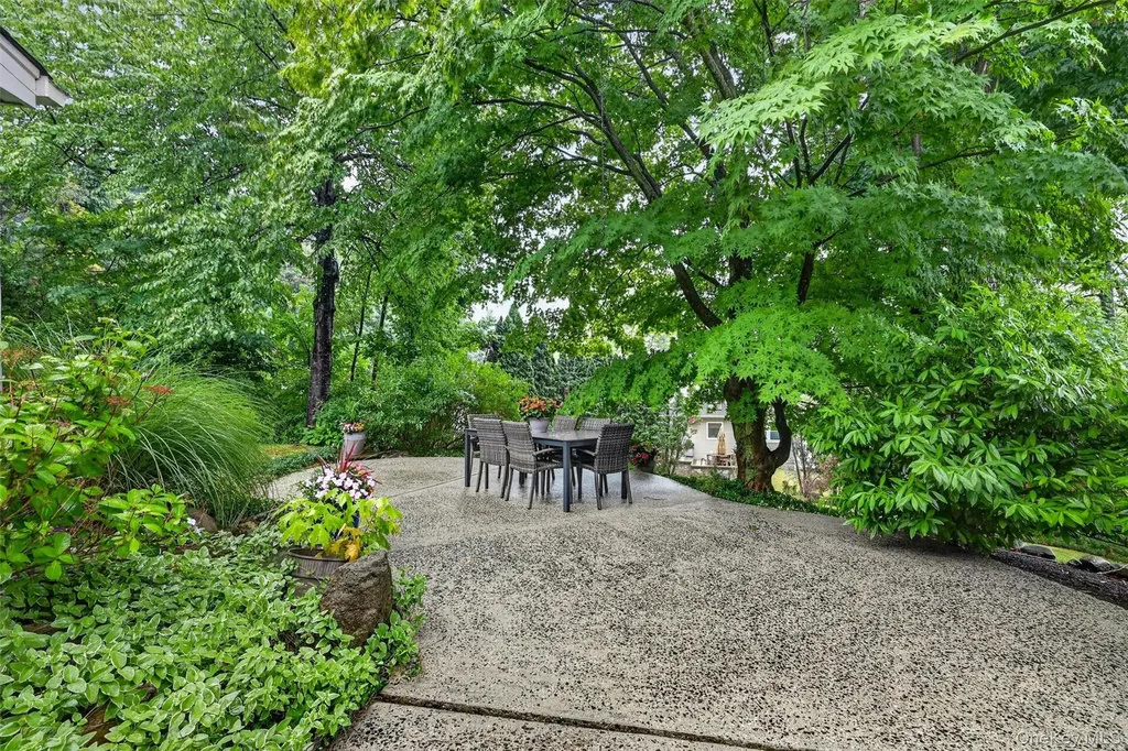 14 Tyler Place Nanuet NY 10954