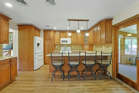 6 Hannah Lane Valley Cottage NY 10989