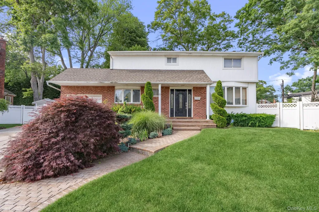 45 Mildred Court Plainview NY 11803