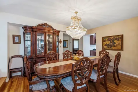 45 Mildred Court Plainview NY 11803