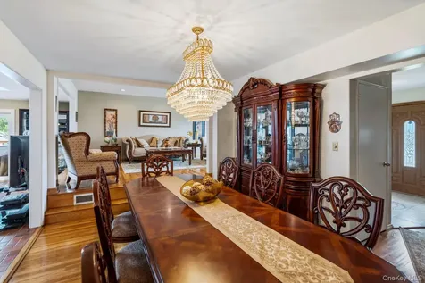 45 Mildred Court Plainview NY 11803