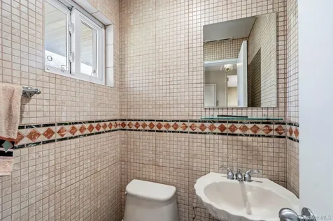 45 Mildred Court Plainview NY 11803