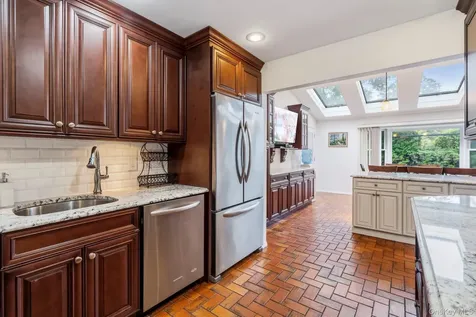 45 Mildred Court Plainview NY 11803
