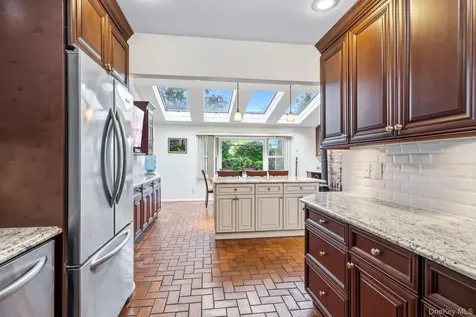 45 Mildred Court Plainview NY 11803
