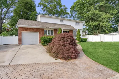 45 Mildred Court Plainview NY 11803