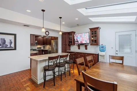 45 Mildred Court Plainview NY 11803