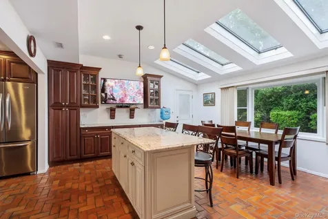 45 Mildred Court Plainview NY 11803