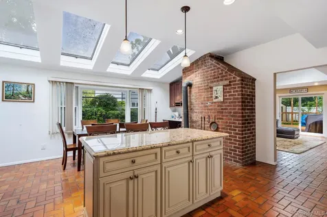 45 Mildred Court Plainview NY 11803