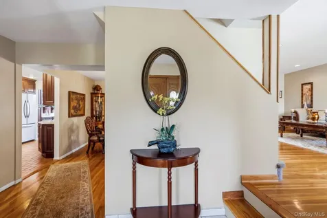 45 Mildred Court Plainview NY 11803