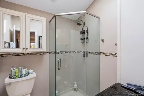 45 Mildred Court Plainview NY 11803