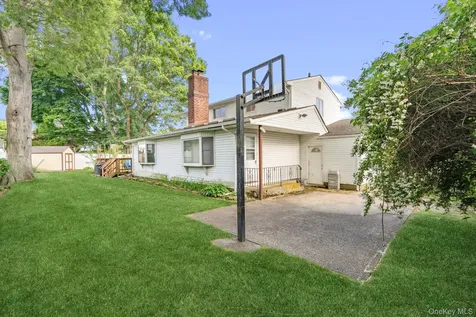 45 Mildred Court Plainview NY 11803