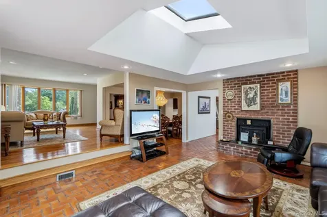 45 Mildred Court Plainview NY 11803