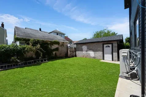 119-40 195 Street Saint Albans NY 11412