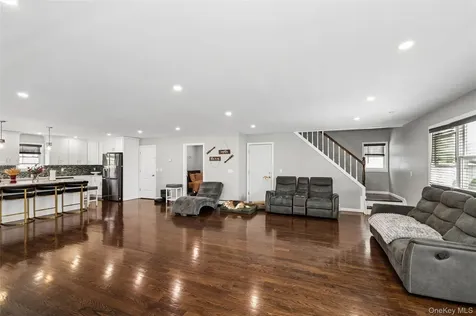 663 Arthur Street Baldwin NY 11510