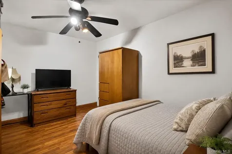15 Leewood Eastchester NY 10709
