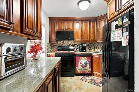15 Leewood Eastchester NY 10709