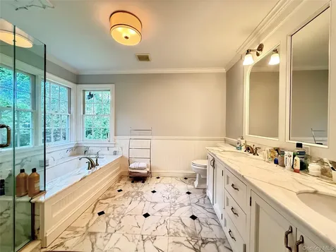 43 Glen Way Cold Spring Harbor NY 11724