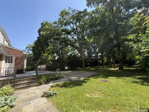 43 Glen Way Cold Spring Harbor NY 11724