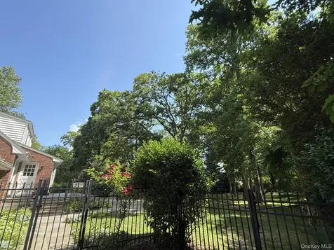 43 Glen Way Cold Spring Harbor NY 11724