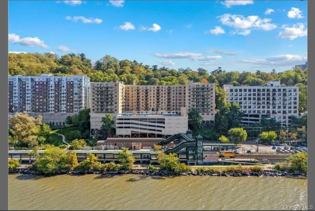 1085 Warburton Avenue Yonkers NY 10701