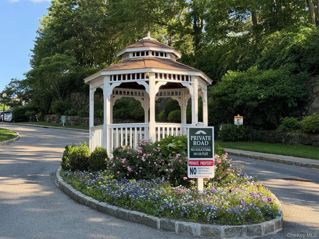 121 Winding Ridge Road 121 Winding Ridge Road White Plains NY 10603