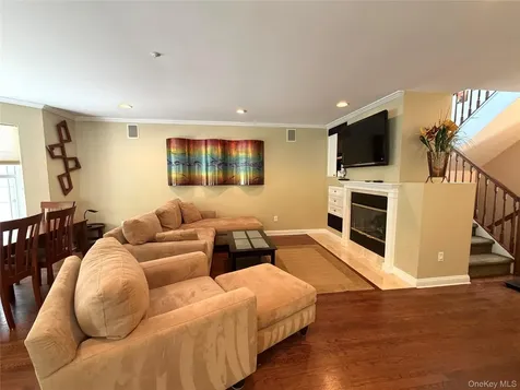 121 Winding Ridge Road White Plains NY 10603