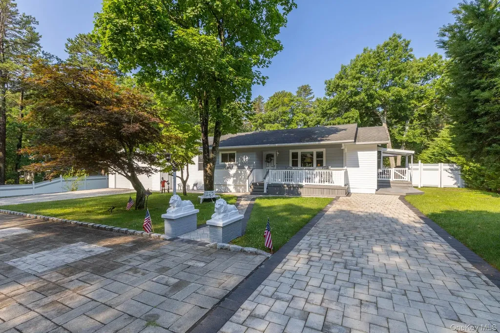 276 Parkway Drive Calverton NY 11933
