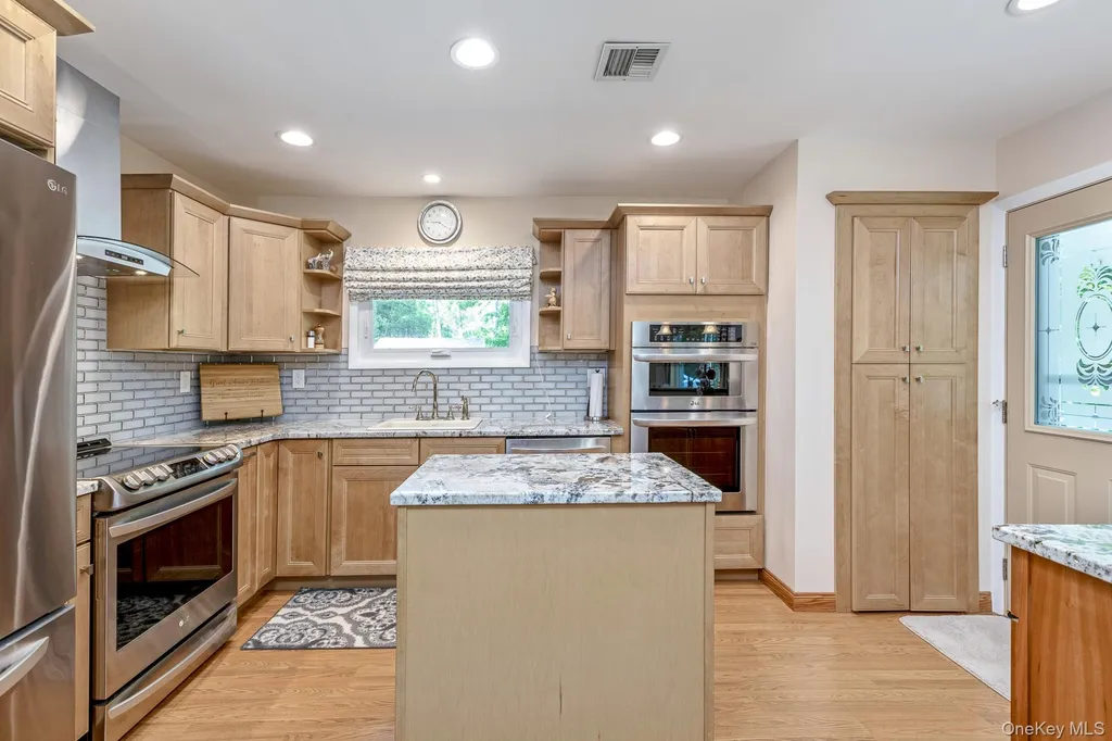 276 Parkway Drive Calverton NY 11933
