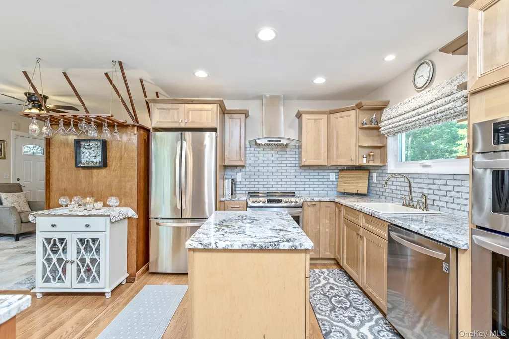 276 Parkway Drive Calverton NY 11933