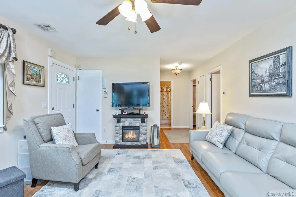 276 Parkway Drive Calverton NY 11933