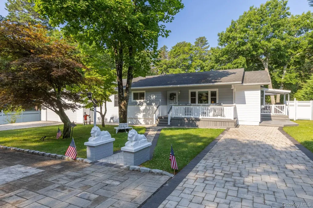 276 Parkway Drive Calverton NY 11933