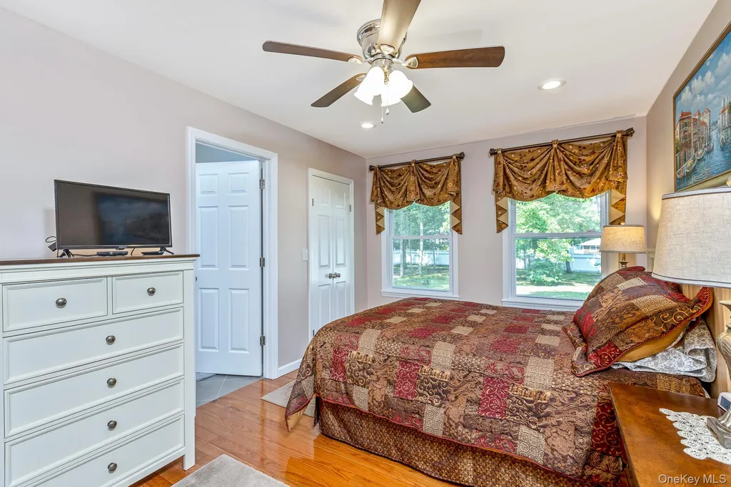 276 Parkway Drive Calverton NY 11933