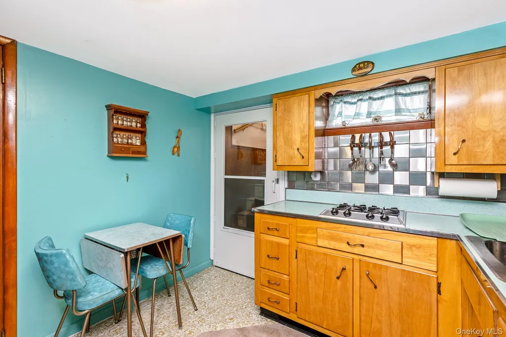 276 Parkway Drive Calverton NY 11933