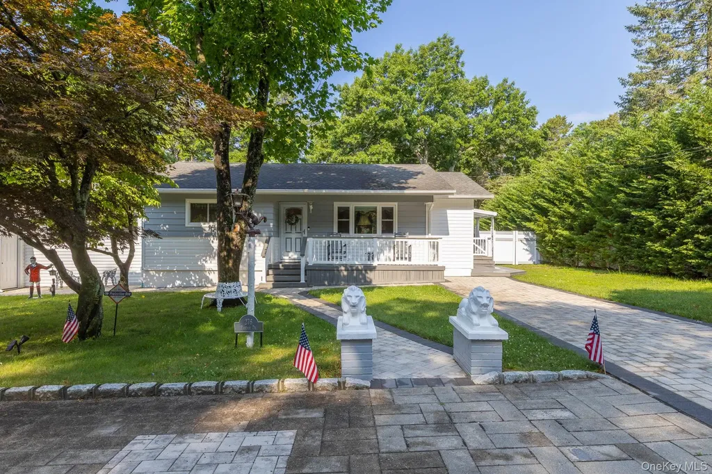 276 Parkway Drive Calverton NY 11933