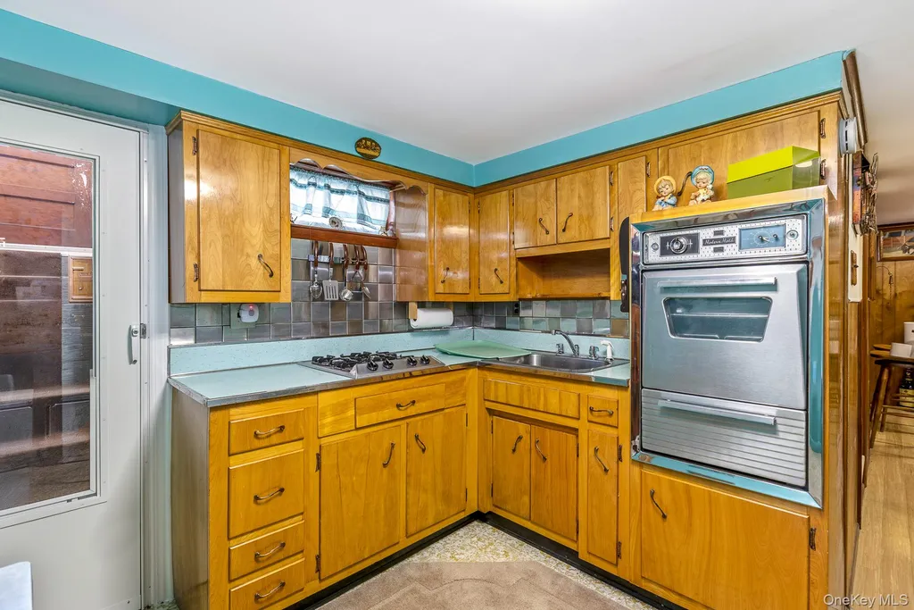 276 Parkway Drive Calverton NY 11933