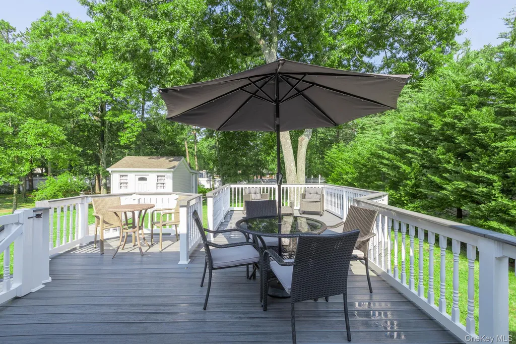 276 Parkway Drive Calverton NY 11933