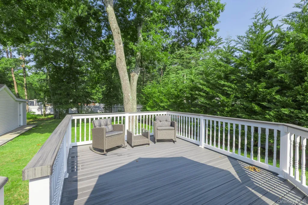 276 Parkway Drive Calverton NY 11933