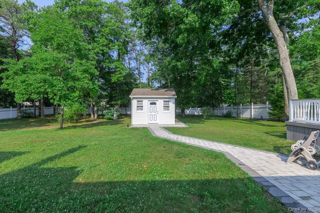 276 Parkway Drive Calverton NY 11933
