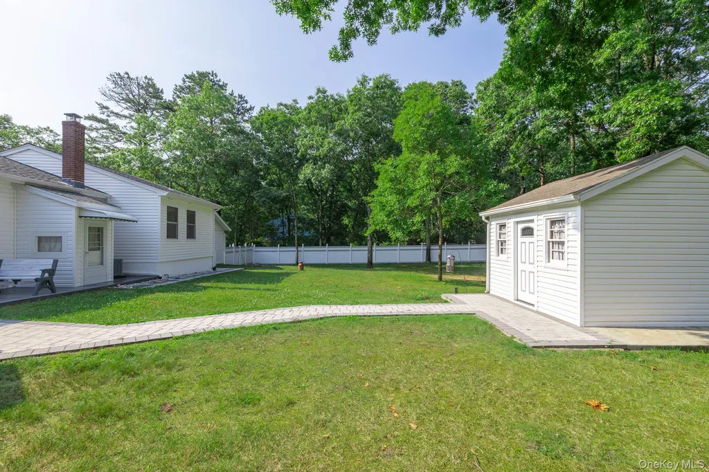 276 Parkway Drive Calverton NY 11933