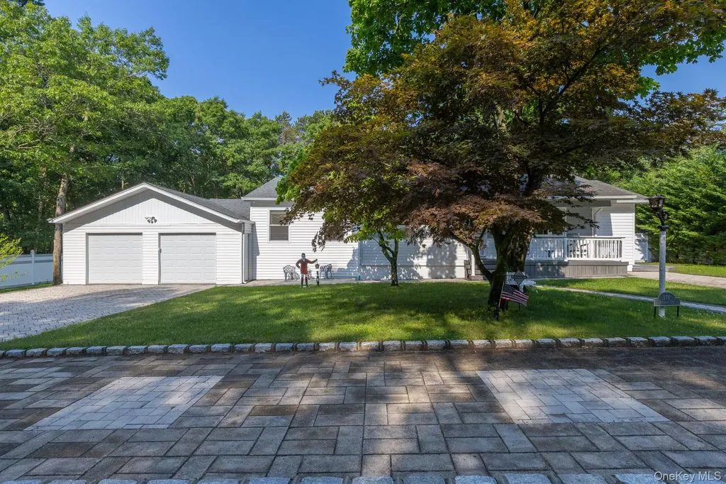 276 Parkway Drive Calverton NY 11933