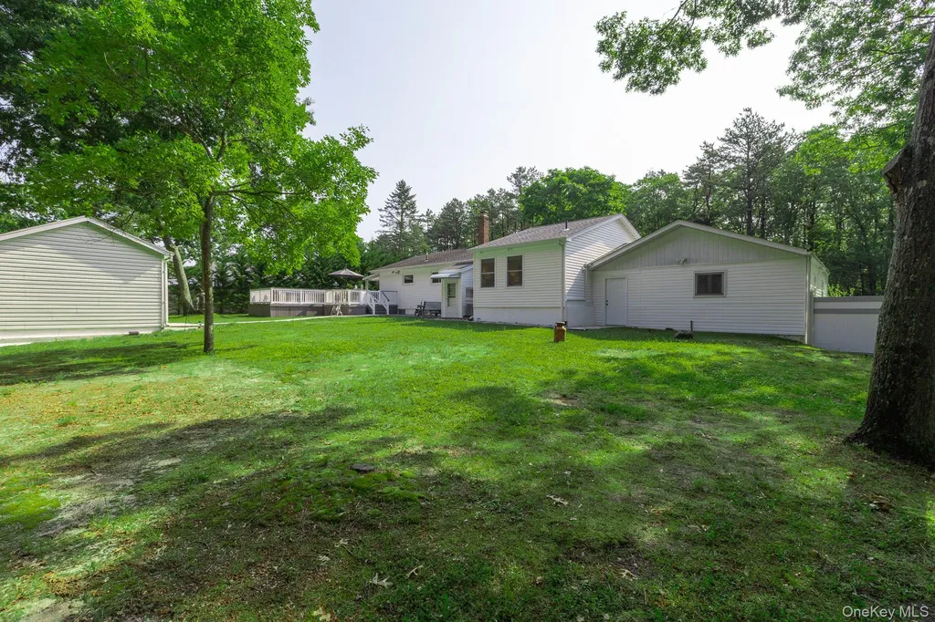 276 Parkway Drive Calverton NY 11933